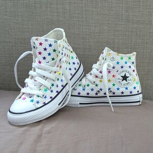 Converse All Star Girls High-Top Sneakers w/ Rainbow Star Print Sz. 11 Like New!